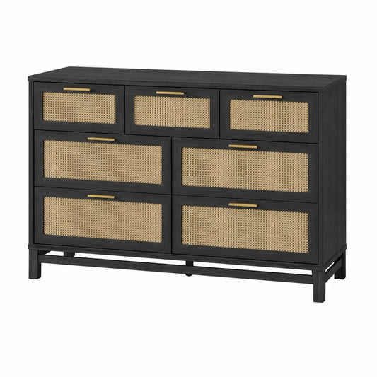 Cassettiera 7 cassetti in MDF con frontali in rattan nero e struttura effetto legno 120 x 40 x 80 cm con maniglie in metallo dorato